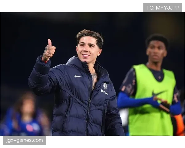 恩佐·费尔南德斯出门背的包居然比我一个月房租还贵，别跟我讲梦想了